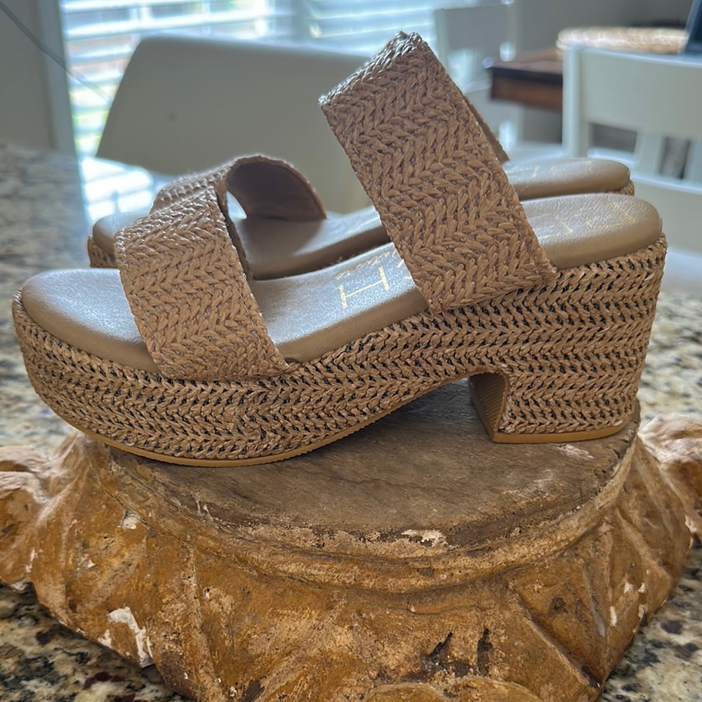 Ocean ave  Beach Matisse Tan Platform Sandals . Never worn
